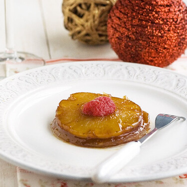 Mini tarta tatín de piña y hojaldre: receta de postre individual para Navidad