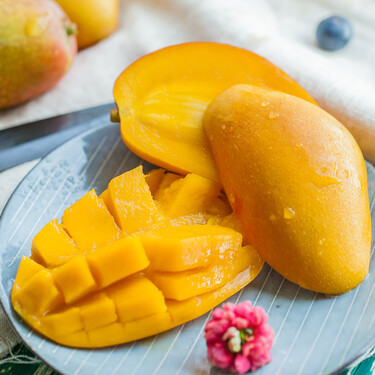 Todo sobre el mango: qué es, cómo elegirlo, cómo conservarlo y cómo utilizarlo en cocina con estas 14 recetas