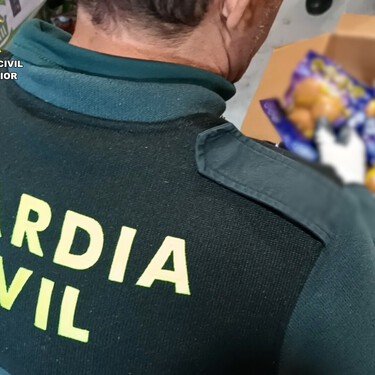 La Guardia Civil incauta en Manises (Valencia) 10 toneladas de alimentos de supermercado de todo tipo no aptos para el consumo 
