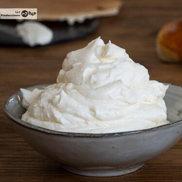 Cómo hacer un frosting de queso crema o cream cheese frosting para tartas, cupcakes y todo tipo de postres