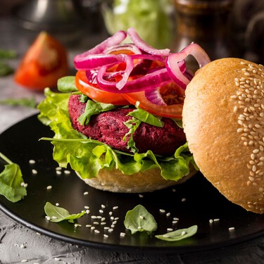 13 trucos para hacer hamburguesas vegetarianas ricas de verdad y que parezcan más carnosas