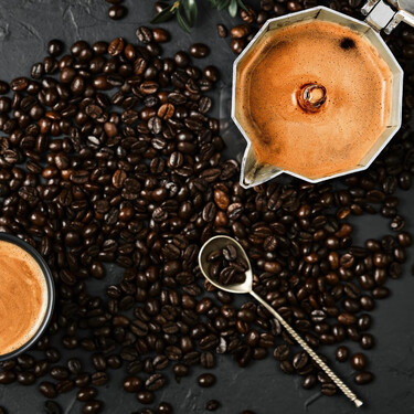 Nos olvidamos de las cápsulas de café con esta cafetera italiana ahora más barata en Amazon