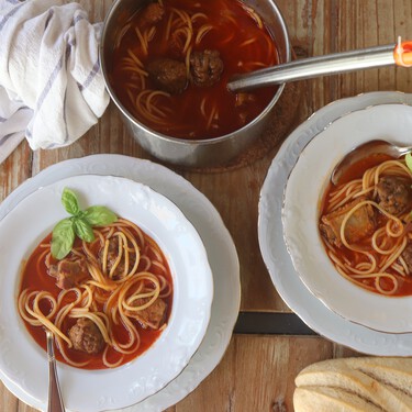 Sopa de espaguetis, receta italiana para salirse de los habituales platos de pasta