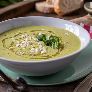 La receta más refrescante, fácil y sabrosa es esta sopa fría de menta y albahaca: ideal para días de calor