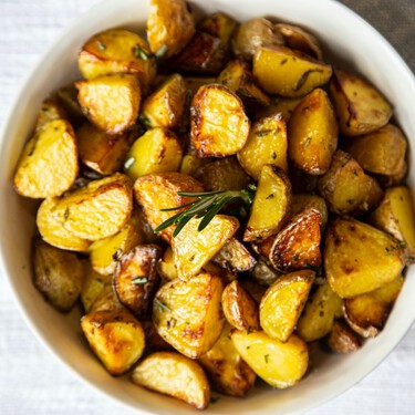 Cinco trucos de chef para hacer las mejores patatas asadas caseras, crujientes y deliciosamente irresistibles 