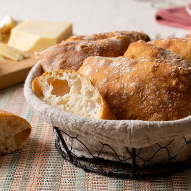 Pan de cristal, receta de un pan crujiente y etéreo que es perfecto para desayunos y meriendas