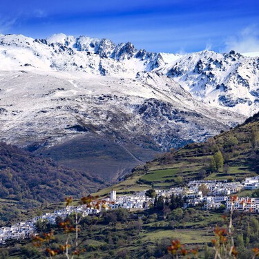 El pueblo blanco de la Alpujarra con las vistas más espectaculares de Sierra Nevada y que es uno de los más bonitos de España 