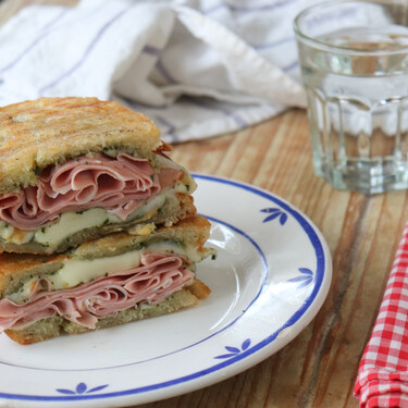 Receta del sándwich de mortadela de Bolonia, queso scamorza y pesto, y por qué nos gustan tanto los bocadillos italianos