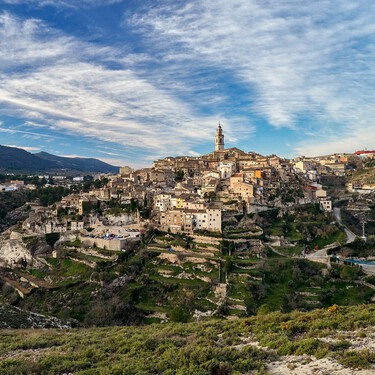 El pueblo medieval de Valencia enclavado en una roca ideal para una escapada de invierno y disfrutar de sus fiestas 