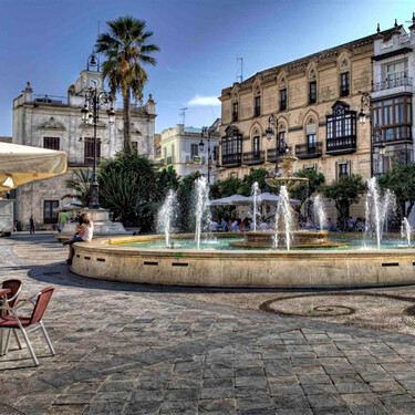 Langostinos, tortillitas de camarones y un patrimonio único entre vino e historia: la escapada más deliciosa a Cádiz este invierno 