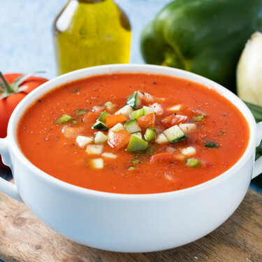 Preparamos gazpacho a la altura de un andaluz con esta batidora de vaso rebajada en los descuentos de MediaMarkt 