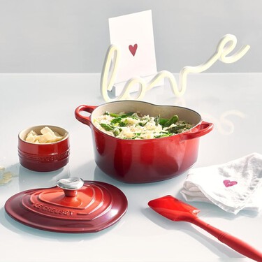 Es la cocotte más coqueta y romántica de Le Creuset, perfecta para San Valentín, disponible en Amazon