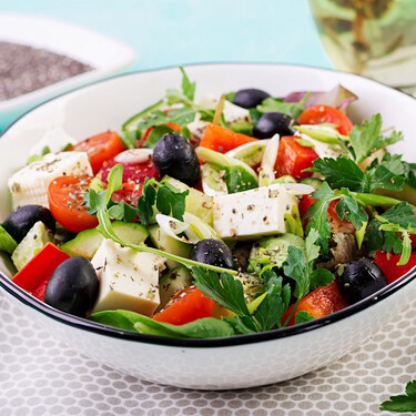 Cómo mejorar tus ensaladas caseras con un truco de chef sin añadir más ingredientes 