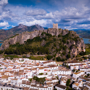 No tiene atunes, pero se llama Zahara y es un pueblo blanco de Cádiz perfecto para una escapada en verano