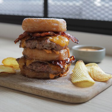 Donut burger, así se hace la receta de hamburguesa con donuts en vez de pan que arrasa en EEUU