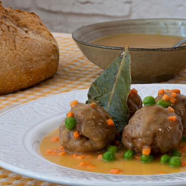 Cómo hacer las mejores albóndigas caseras y cinco salsas para acompañarlas