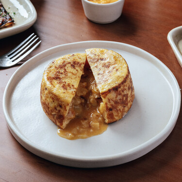 En formato coulant y a la brasa, así es la tortilla de patatas más loca de Madrid