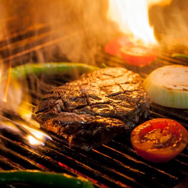 PcComponentes rebaja la barbacoa de carbón con la que cocinar en la terraza o jardín será mucho más sencillo y por poco más de 90 euros 