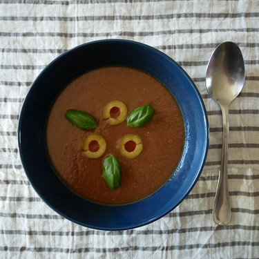 Gazpacho de aceitunas y albahaca: nuestra versión de la receta que Pepe Rodríguez presentará esta noche en la final de Masterchef