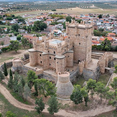 Este de Toledo tiene un impresionante castillo fortaleza que parece de una película: está solo a una hora de Madrid