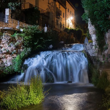 El bonito pueblo de la Alcarria entre cascadas que encandiló a Camilo José Cela y acoge un histórico balneario