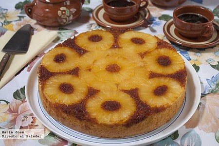 Bizcocho al revés con piña caramelizada, canela y ron, una deliciosa receta de Lorraine Pascale