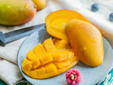 Todo sobre el mango: qué es, cómo elegirlo, cómo conservarlo y cómo utilizarlo en cocina con estas 14 recetas